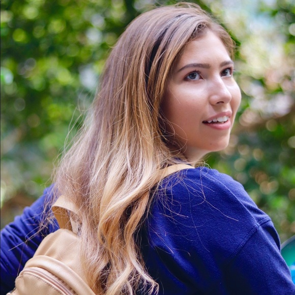 Meet your Posher, Gabrielle - Picture 2 of 3